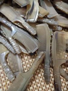 Peine de cuerno natural personalizado hecho a mano para peinar el cabello hecho de Peine de cuerno de búfalo real - Product Image 5