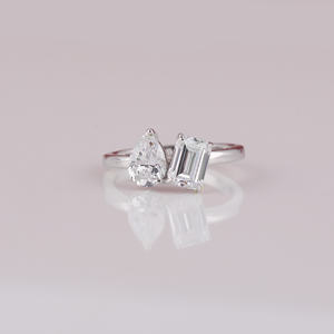 แหวนเพชรสองก้อนที่โตขึ้นในแล็บตามสั่งของขวัญสุดหรูสำหรับผู้หญิง IGI - Product Image 1