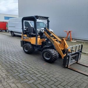 Chargeuse sur pneus compacte diesel hydraulique Gehl AL 140 avec boîte de vitesses PLC, haute efficacité, puissance de 75 kW pour la construction et la manutention agricole - Product Image 1