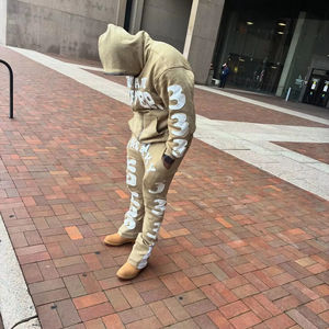 ชุดวอร์มผู้ชายแบบสั่งทำพิเศษ เสื้อฮู้ดดี้และกางเกงขายาวลายฟอกสี พร้อมปักลายปะติดแบบดิสเทรส - Product Image 1