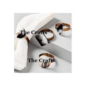 Ensemble de 4 anneaux de serviette tendance en résine et métal, forme ronde, porte-serviettes pour mariage et fête - Product Image 1