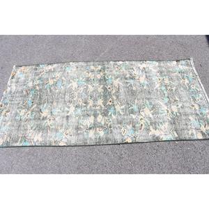 Tapis turc à motifs végétaux 3x6,2 pieds, gris, tapis en laine vintage - Product Image 3
