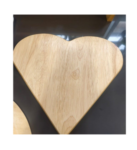 Planche à découper en bois en forme de coeur Assiette de service Produit de qualité supérieure fabriqué à la main et durable - Product Image 5