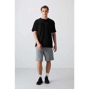 เสื้อยืดคอกลมโอเวอร์ไซส์พิมพ์ลายสำหรับผู้ชาย Tommylife Wholesale รุ่น 88333 สีดำ - FIESTA - Product Image 4