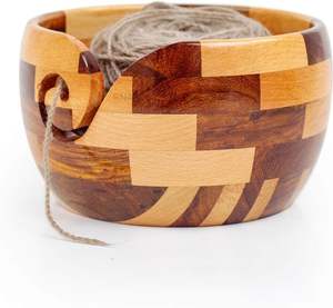 Tazón de Hilo de Ganchillo de Madera Ecológico |   Organizador de hilo para tejer tallado a mano para un tejido suave y sin enredos - Product Image 1