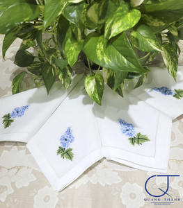 Haute qualité brodé bleu Floral Design dîner serviette blanc coton ourlet nappe pour mariages maison hôtels événements - Product Image 6