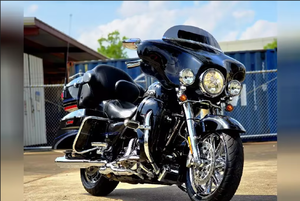 เตรียมพร้อมสำหรับการขับขี่ปี 2026 รถมอเตอร์ไซค์ทัวร์ริ่งฮาร์เลย์-เดวิดสัน ELECTRA GLIDE CVO ULTRA CLASSIC สำหรับขาย - Product Image 3