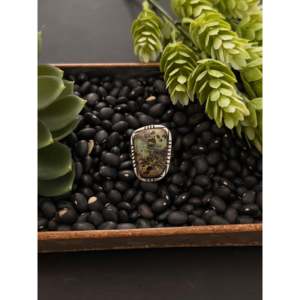 Anillo Navajo Hecho a Mano con Piedra Preciosa Turquesa Black Jack y Plata de Ley, Talla 10.5, Engaste Fino, Uso Diario - Product Image 1