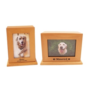 Urne photo en bois de chêne artisanale avec gravure personnalisée, urne en bois pour photo d'animal de compagnie, urnes de crémation - Product Image 5