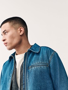 Personalizado de los hombres chaquetas de mezclilla azul 100% algodón logotipo frontal a prueba de viento transpirable Casual elegante prendas de vestir exteriores ODM al por mayor - Product Image 4