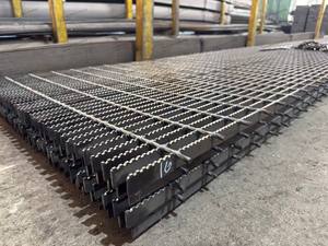 Endüstriyel podyum platform geçit kat <span class=keywords><strong>gi</strong></span> tırtıklı çubuk metal ızgara galvanizli çelik taban savı - Product Image 2