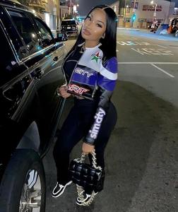 Chaqueta de bombardero corta de cuero genuino a la moda para mujer, parches de letras estampadas transpirables, atuendo de estilo callejero - Product Image 3