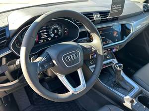 La Mejor Oferta, Audi Q3 2025 2.0T Turbo 186HP R20, Asientos de Cuero, Techo Panorámico de Aleación de Aluminio, SUV Compacto de Lujo Automático con Transmisión 7DCT - Product Image 3