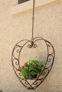 Maceta colgante para ventana de balcón con soporte, maceta única hecha a mano y maceta con soporte en forma de corazón de alambre de hierro - Product Image 6