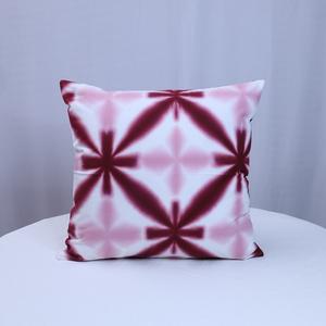 Cojines únicos para decoración del hogar hechos a mano con estampado de bloques de mano en algodón orgánico 100% aspecto sostenible y elegante - Product Image 1