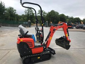 Mini-excavatrice Kubota K008-3 rouge sur chenilles, godet de 0,03 m³, rayon de braquage court, mini-excavatrice électrique compacte sur chenilles - Product Image 4