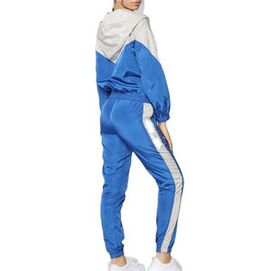 Ensemble de survêtement imperméable avec fermeture éclair pour femmes, coupe-vent, veste à capuche surdimensionnée avec fermeture éclair, logo personnalisé 2026 - Product Image 3