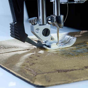 PFAFF Quilt Expression 725 Touch Screen Computerized <b>Sewing</b> <b>Machine</b> - Product Image 4