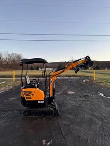 LIVRAISON GRATUITE Mini-excavatrice VA15P de 1,2 tonne homologuée EPA CE, moteur diesel de 15 ch, ROPS ouvert, lame de 37 pouces, largeur de 37 pouces, godet de 14 pouces, chenilles de 7 pouces - Product Image 4