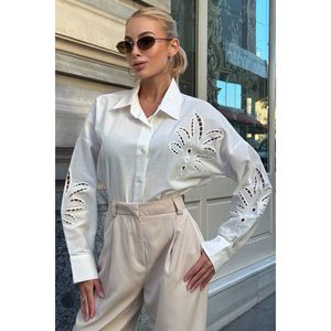 Camicetta da donna Premium con motivo floreale accattivante - Product Image 3