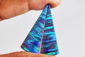 Par de Ópalos de 9 Quilates, Tamaño de Cabujón 37x14x2 MM, Forma Trillón, Pendientes Hechos a Mano, Fabricación de Joyas, Par de Piedras Preciosas, Proveedor de Ópalos de Diseño - Product Image 4