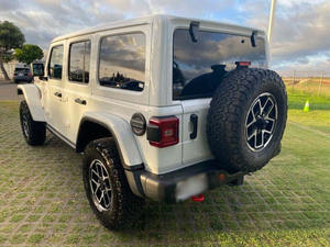 CLEAN USED 2024 Rubicon X 4 Portes AWD Conduite à Gauche Intérieur Sombre Régulateur de Vitesse Adaptatif Sièges en Tissu - Product Image 2