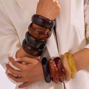 Trendy Handmade Waterproof Resin Bangles for Ladies Elegant Look Custom Colors Fashion Jewelry for Gifting and Retail - Product Image 2