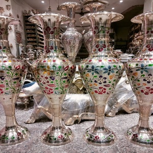 Vase à fleurs sur mesure Beauté intemporelle Vases gravés uniques améliorés avec Minakari traditionnel. Idéal pour la décoration intérieure - Product Image 1