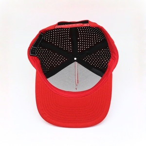 Gorras de Golf Personalizadas al por Mayor con Parche de PVC de Goma Personalizado con Logotipo en la Parte Delantera, Gorras de 5 Paneles con Visera Plana y Corte Láser - Product Image 4