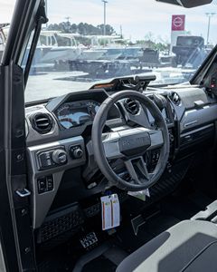 รถอเนกประสงค์ Polaris Ranger ไฟฟ้า ขับเคลื่อน 4 ล้อ สำหรับใช้งานออฟโรด ราคาประหยัด พร้อมห้องโดยสารลายพรางแบบปิด สำหรับการล่าสัตว์และใช้งานในฟาร์ม - Product Image 6