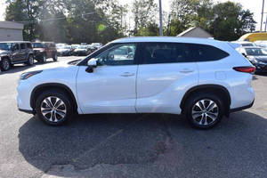 2022 T * oyota Highlander XLE d'occasion - Product Image 5