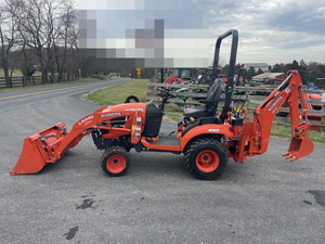รถแทรกเตอร์ Kubota BX23S มือสอง พร้อมที่ตักด้านหน้าและรถขุดด้านหลัง สีแดง สำหรับทำสวน - Product Image 4