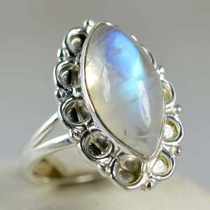 Bague Statement en Argent Sterling Fait Main pour Femme, Motif Fleur Bohème en Pierre de Lune Arc-en-ciel, Pierre de Naissance de Juin, Cadeau Bijou - Product Image 4