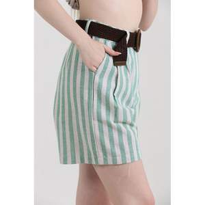 Shorts de Lino para Mujer Topshow, Diseño a Rayas Esmeralda con Cinturón, Producto al por Mayor - Product Image 5