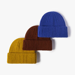 Gorro de Invierno Personalizado de Alta Calidad con Estilo de Imagen Bordada, Negro y Naranja, Unisex, Cálido, de Poliéster/Algodón - Product Image 2