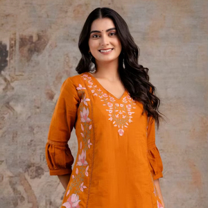 Naisha K 372 Algodón Mul Bordado Kurti Pant Y Dupatta - Product Image 1