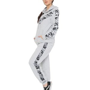 Chándal Largo con Capucha para Mujer, Premium, Tejido de Felpa Suave de Alta Densidad, con Logotipo de Silicona Estampado en la Parte Delantera y Letras en Relieve - Product Image 1