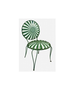 Classic English style <b>cast</b> <b>iron</b> <b>garden</b> chair with black coating and curved lines for timeless design - Product Image 2