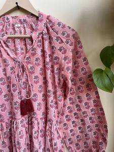 Maxi vestido de algodón con estampado de bloque de cuello en V con mangas largas y patrón floral bordado Vestido largo de estilo indio informal - Product Image 3