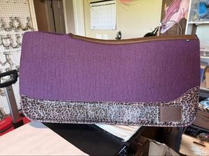 แผ่นรองอานม้าดีไซน์ใบไม้ตะวันตกแผ่นหนังสีน้ำตาลม่วงขนแกะเมริโน่มีหลากหลายสีให้เลือก - Product Image 3