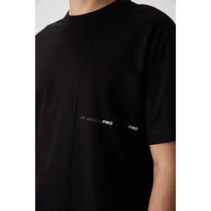 เสื้อยืดผ้าฝ้ายผสมทรงโอเวอร์ไซส์สีดำสำหรับผู้ชาย ยี่ห้อแอร์ จอนส์ พื้นผิวหนาพิมพ์ลายกราฟิก รุ่น 88370 - Product Image 3