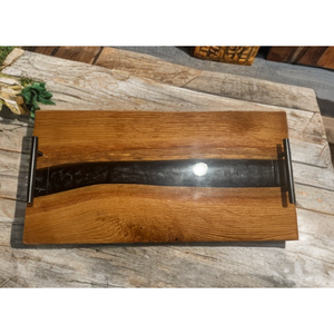 Bordo di salumi di quercia in resina epossidica nera elegante Design fluviale per l'arredamento della casa - Product Image 5