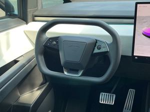 Offre Spéciale : Tesla Cybertruck Crew Cab AWD d'occasion 2024 - Prêt à être expédié - Product Image 2
