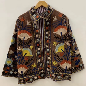 เสื้อแจ็กเก็ตกำมะหยี่ตัวสั้นโบฮีเมียนทำมือปักด้วยกำมะหยี่เสื้อโค้ทสำหรับผู้หญิง - Product Image 1