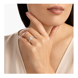 Bague de fiançailles sophistiquée de créateur vintage artisanat élégant pierres latérales étincelantes reflétant un accessoire de bijoux durable - Product Image 3