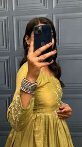 Kurta/Kurti de Diseño para Mujer, Estilo Bollywood, Tela de Doble Tono con Bordado de Lentejuelas y Diseño Calado - Product Image 4