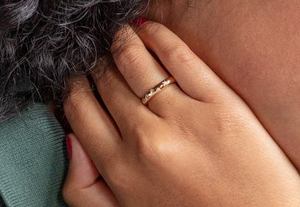 Anillo de Boda Moderno para Mujer, Diseño Único, Plata de Ley 925 con Incrustaciones de Moissanita y Baño de Oro de 18k - Product Image 5