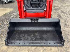 Chargeuse compacte sur chenilles Takeuchi TL6R neuve/d'occasion, 2 à 5 tonnes, avec moteur diesel Kubota 4 cylindres, système hydraulique et benne - Product Image 5