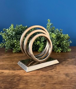 Anillos entrelazados abstractos modernistas de aluminio Vintage escultura servilletero soporte de letras mediados de siglo oficina moderna decoración del hogar - Product Image 1