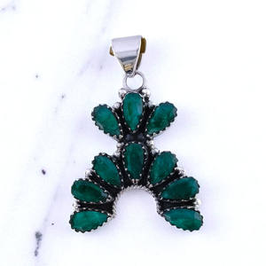 Pendentif en argent sterling 925 avec émeraude, bijoux fins faits à la main, vente en gros pour femmes - Product Image 2